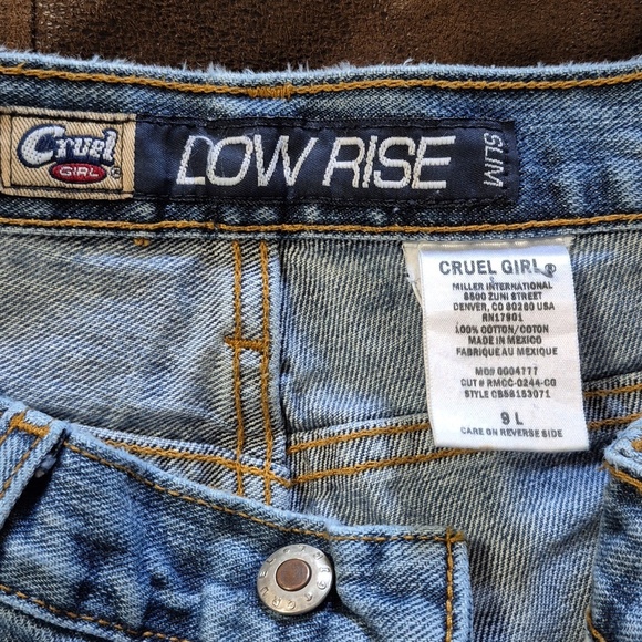 CRUEL GIRL, LOW RISE, SLIM, WOMENS JEANS, SIZE 9LONG. - Picture 2 of 12